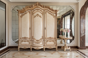 Elegant Hand-Carved Wardrobe in Teak Wood – Perfect for Classic Interiors